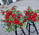 Décoration de pierre tombale avec des roses rouges - Composition + bouquet