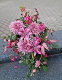 Tombstone with pink chrysanthemum and purple lily - composition + bouquet