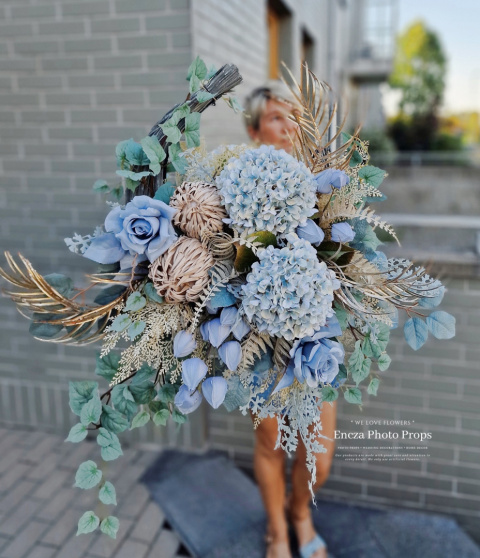 Tombstone decoration with beautiful hydrangea