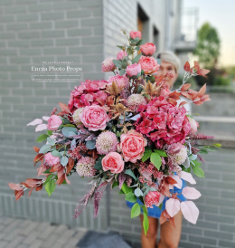 Tombstone decoration with raspberry hydrangea and peonia in apricot and pink