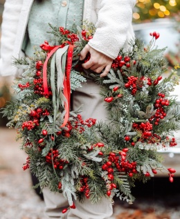 Symmetrical Christmas wreath - 55 cm